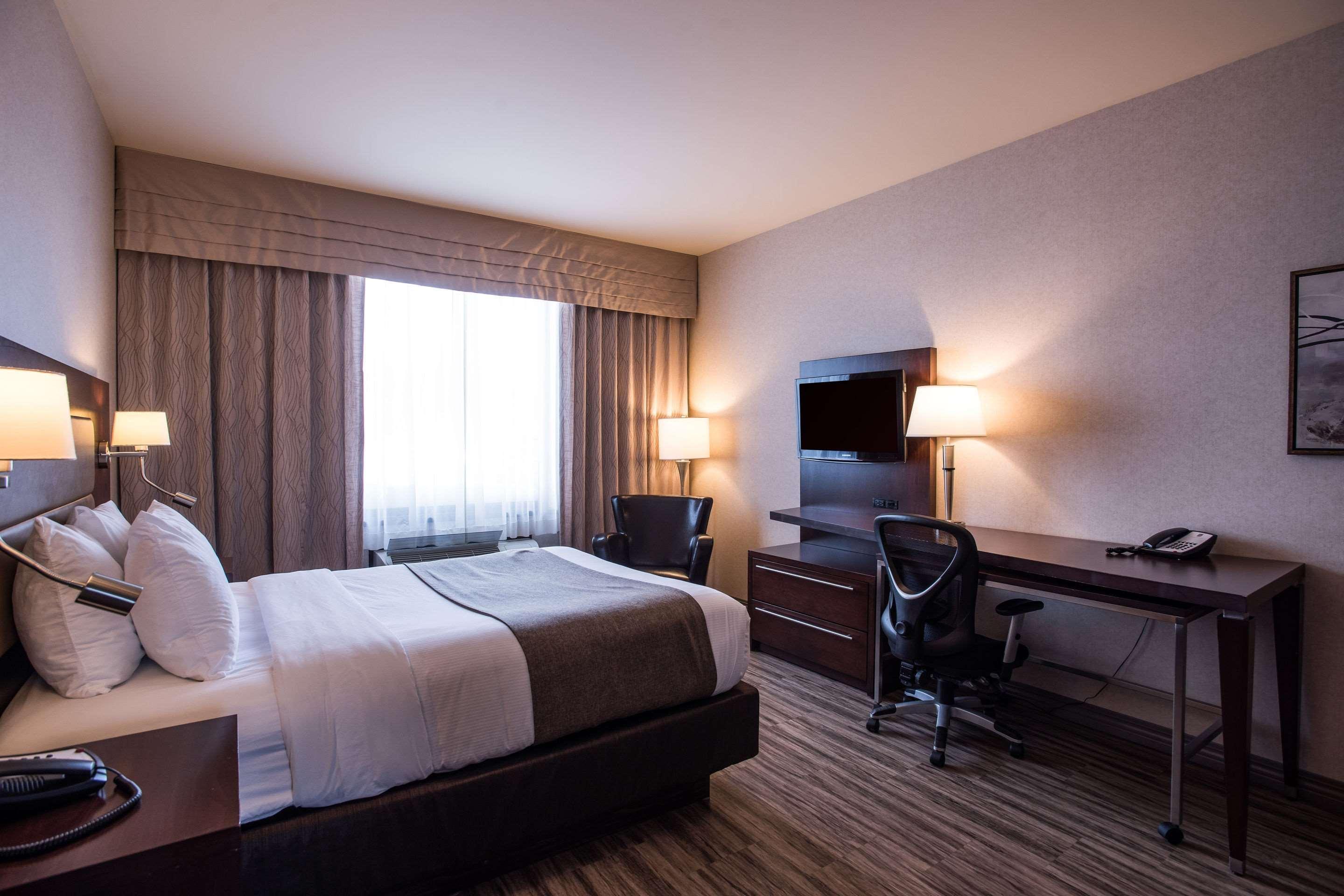Quality Inn & Suites Валь-д'Ор Екстер'єр фото