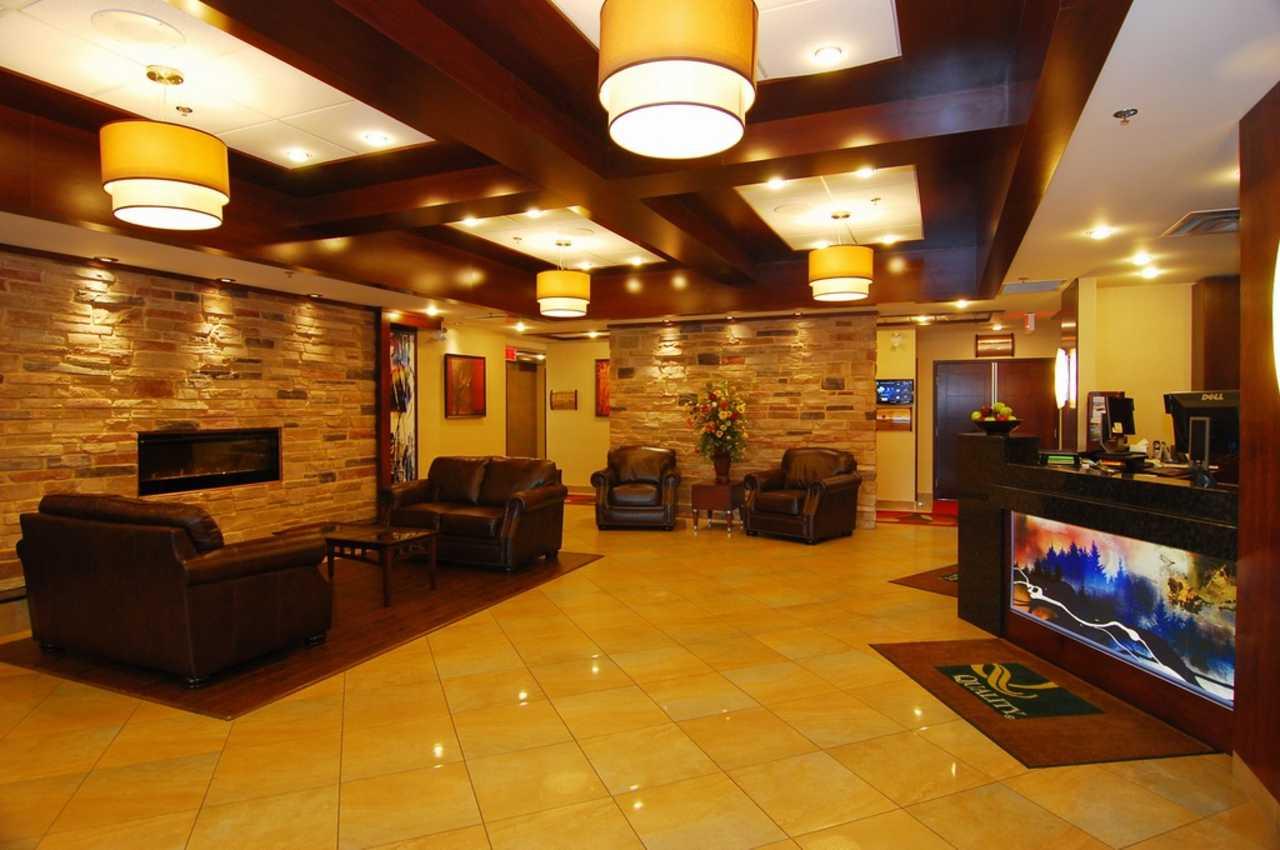 Quality Inn & Suites Валь-д'Ор Екстер'єр фото