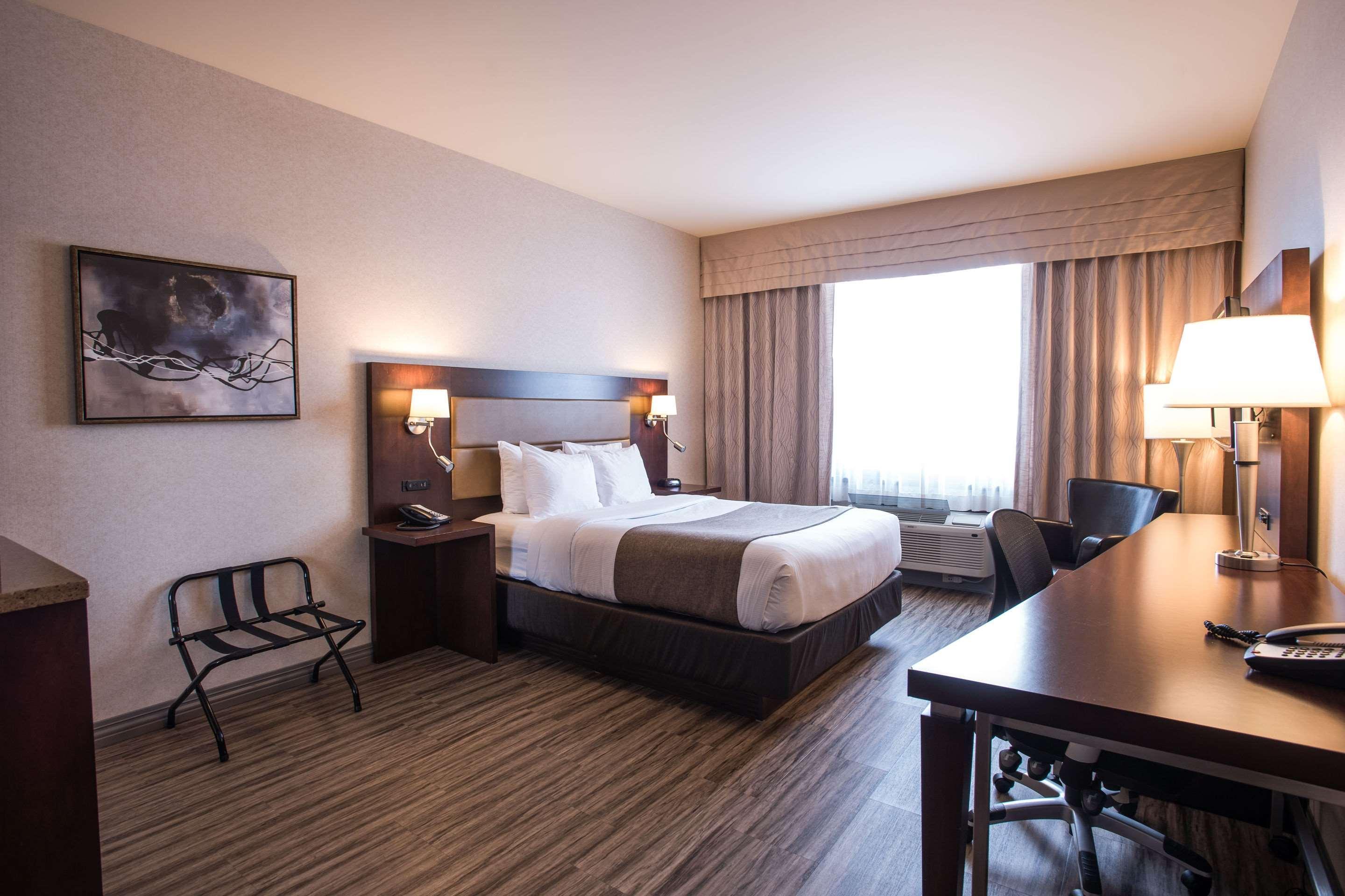 Quality Inn & Suites Валь-д'Ор Екстер'єр фото