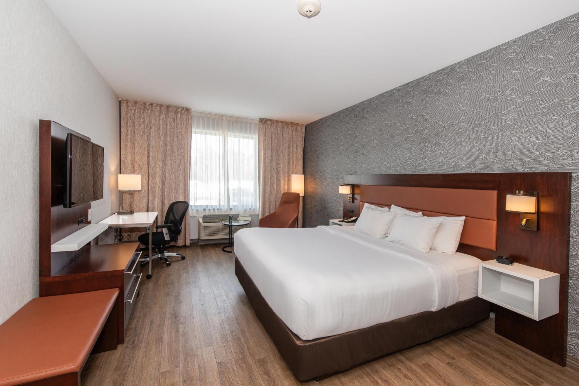 Quality Inn & Suites Валь-д'Ор Екстер'єр фото