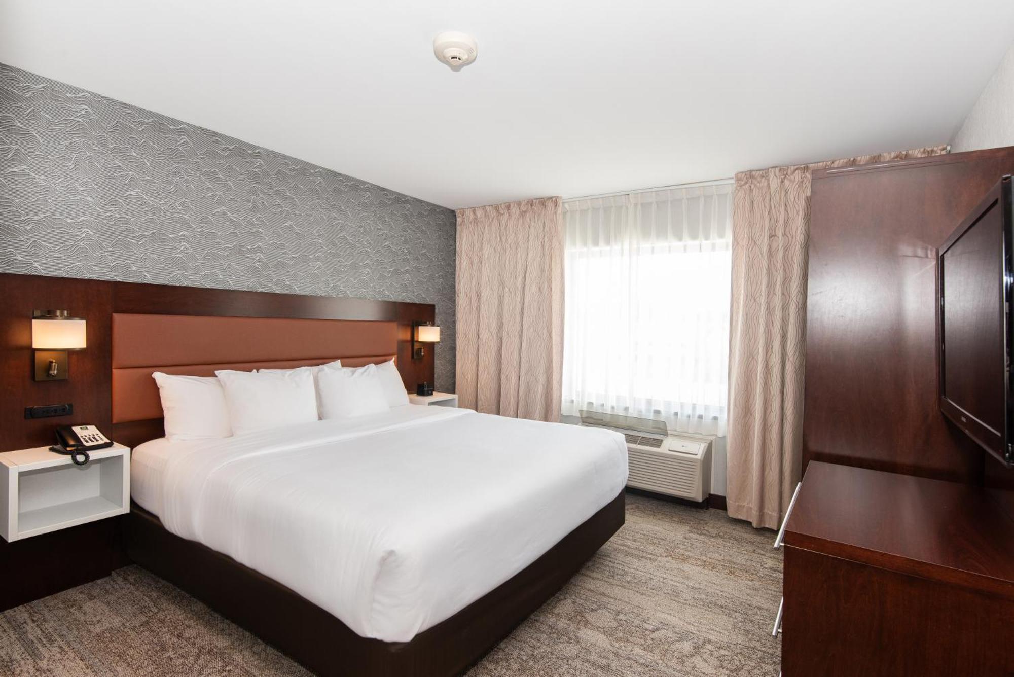 Quality Inn & Suites Валь-д'Ор Екстер'єр фото