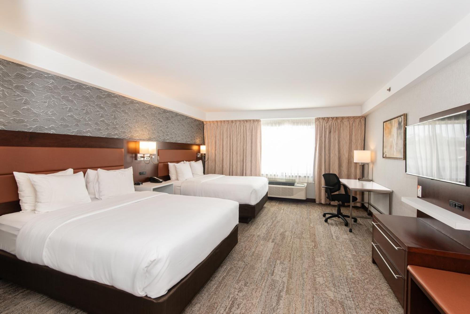 Quality Inn & Suites Валь-д'Ор Екстер'єр фото