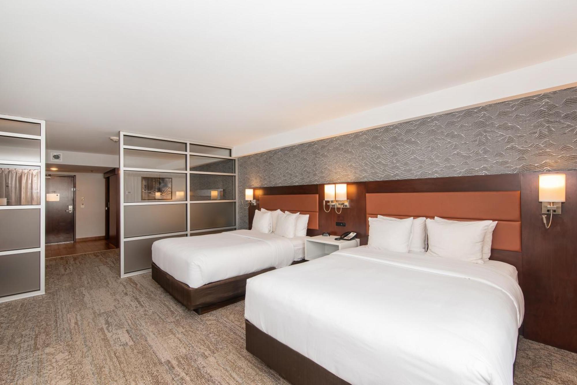 Quality Inn & Suites Валь-д'Ор Екстер'єр фото