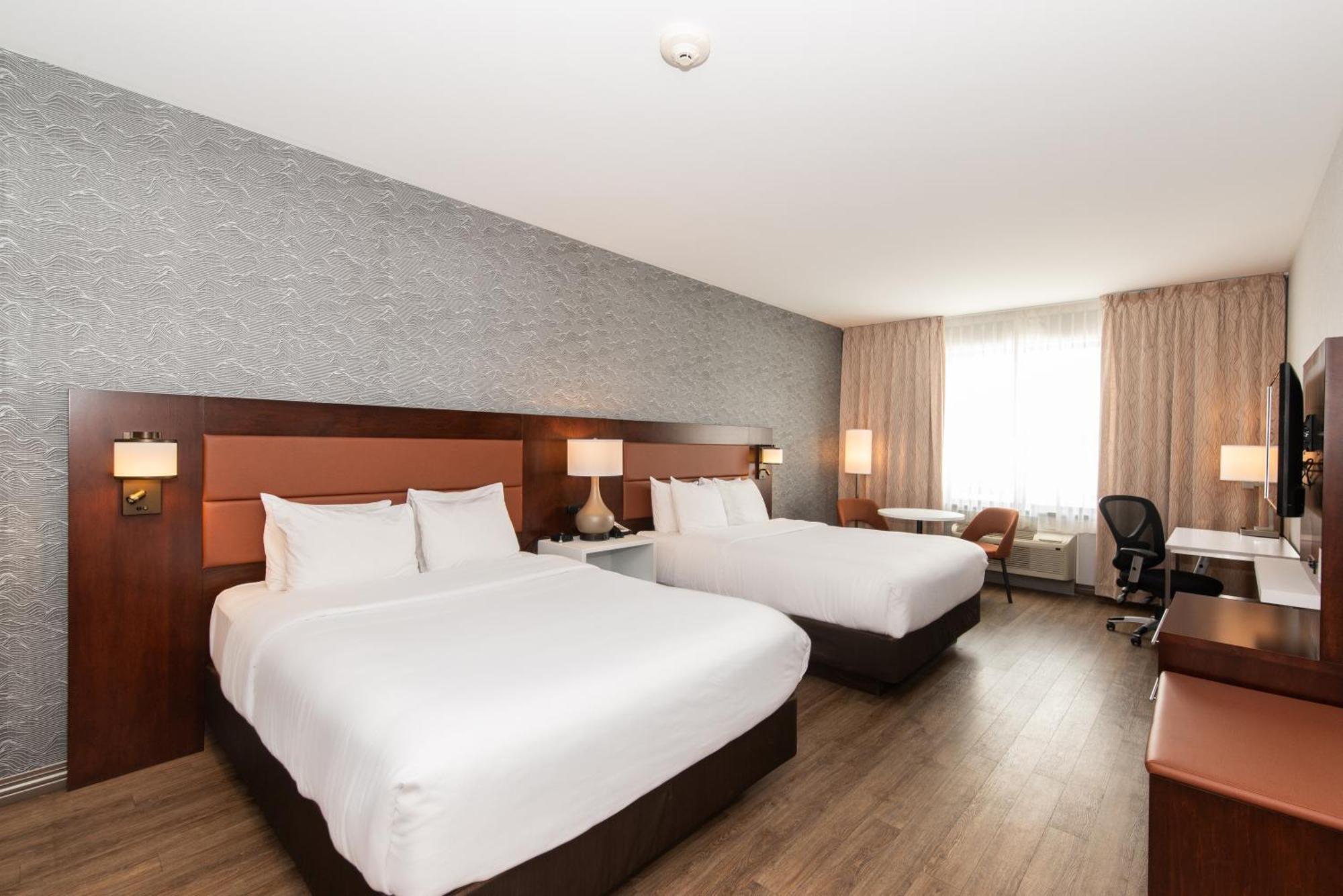 Quality Inn & Suites Валь-д'Ор Екстер'єр фото