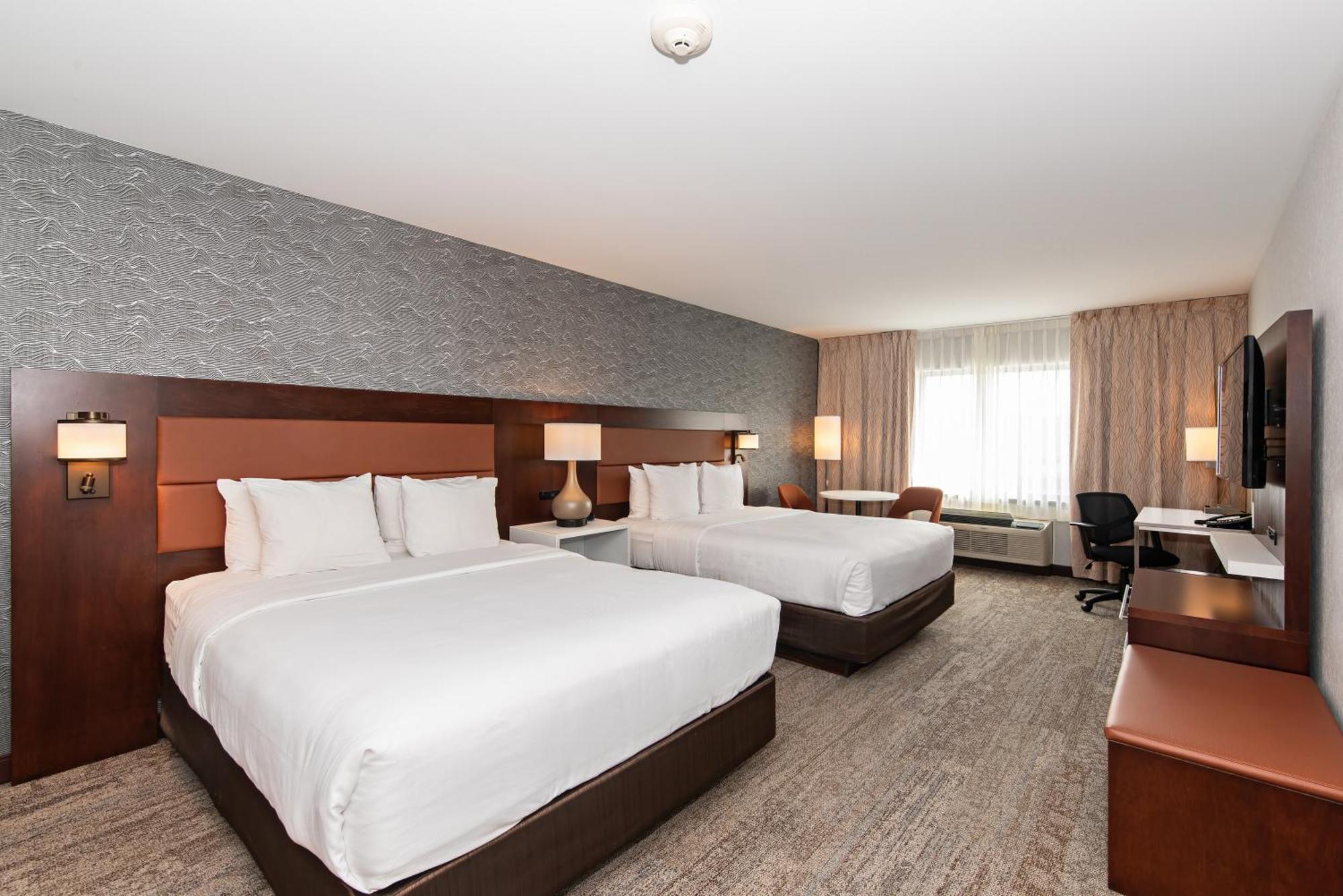 Quality Inn & Suites Валь-д'Ор Екстер'єр фото