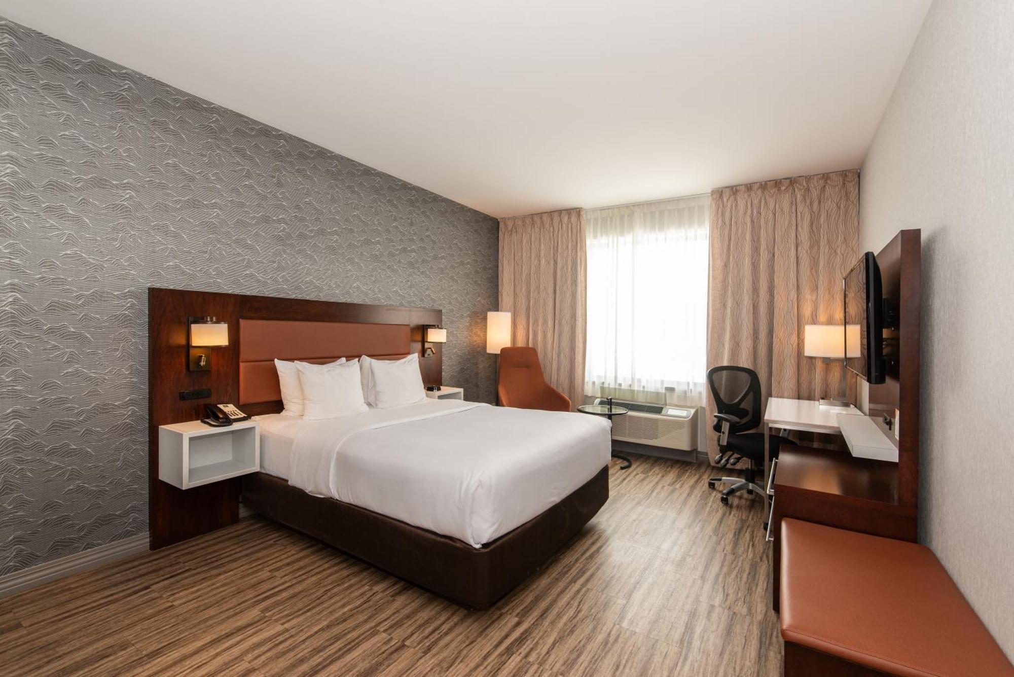 Quality Inn & Suites Валь-д'Ор Екстер'єр фото