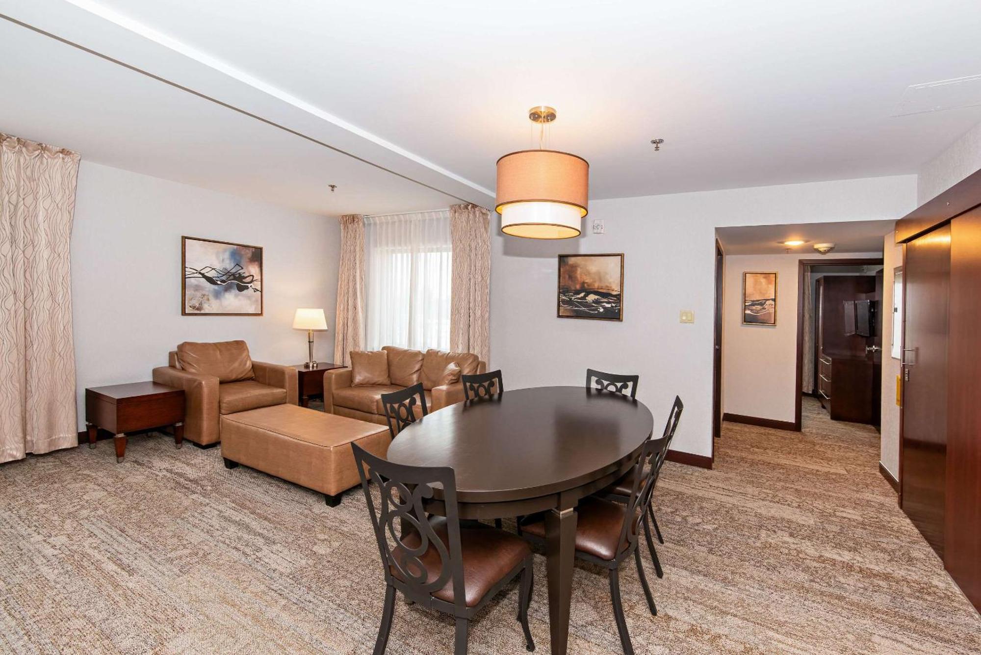 Quality Inn & Suites Валь-д'Ор Екстер'єр фото
